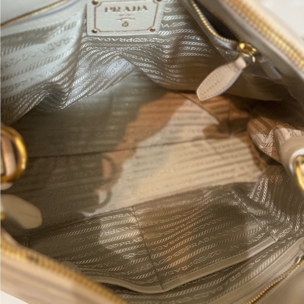 🌟 PRADA Lux Leather Satchel🌟 - Picture 7 of 16